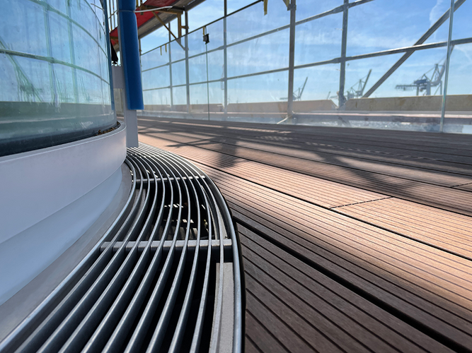 Radiale Fassadenrinne Web