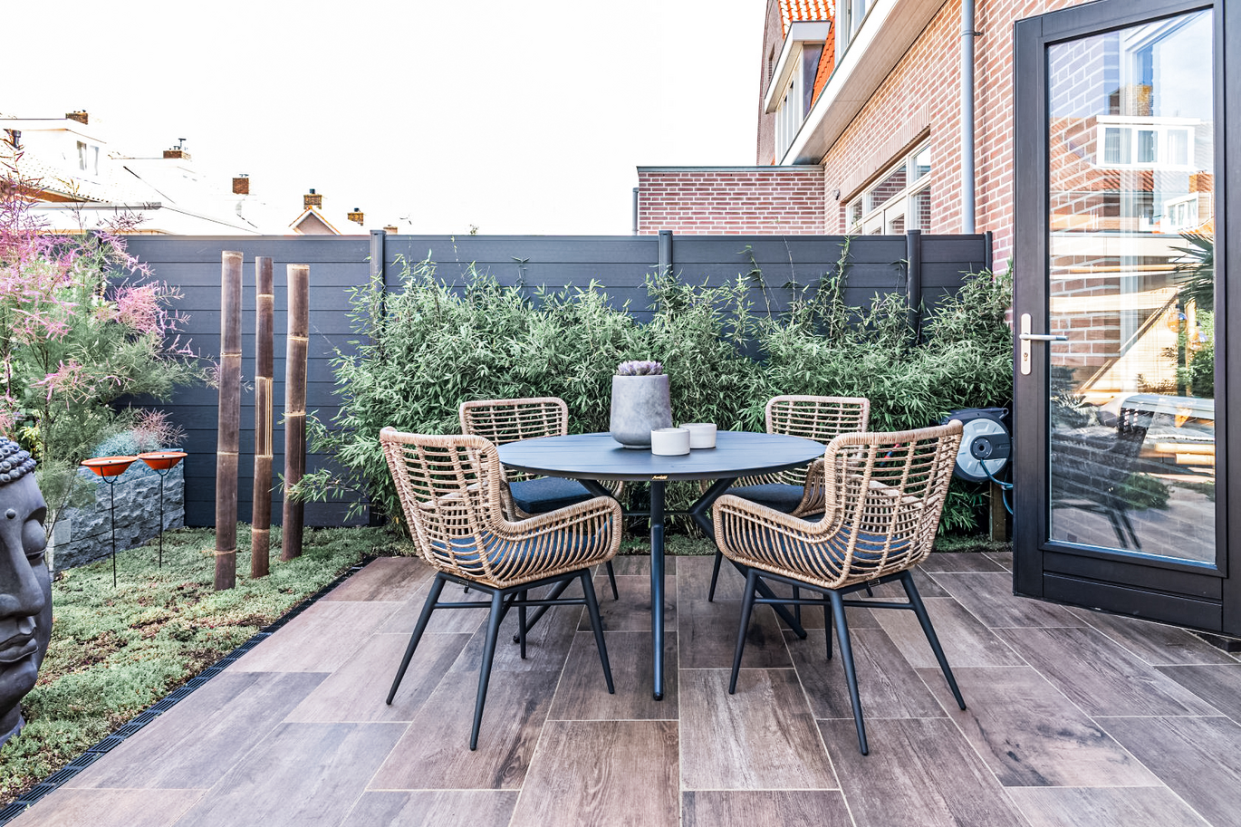 ACO Slimline Afwateringsgoot Zwart In Tuin Met Terras - Op TV DGTV - 5 September 2020  9 -2